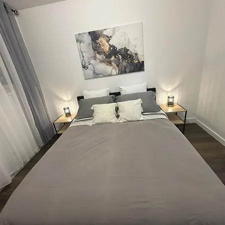Contemporary For 4 People With Balcony Near Gratte-ciel Villeurb *
