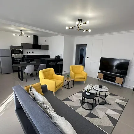 Contemporary For 4 People With Balcony Near Gratte-ciel Villeurb *