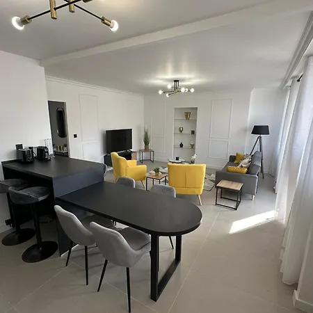 Apartment Contemporary For 4 People With Balcony Near Gratte-ciel Villeurb