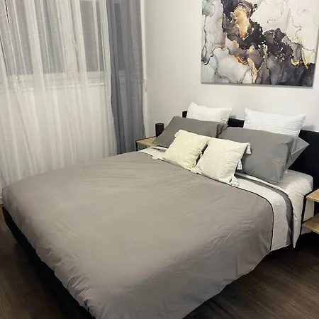 Contemporary For 4 People With Balcony Near Gratte-ciel Villeurb